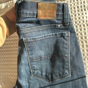 Size 2/26. Regular lucky brand dark jeans. Brooke skinny.